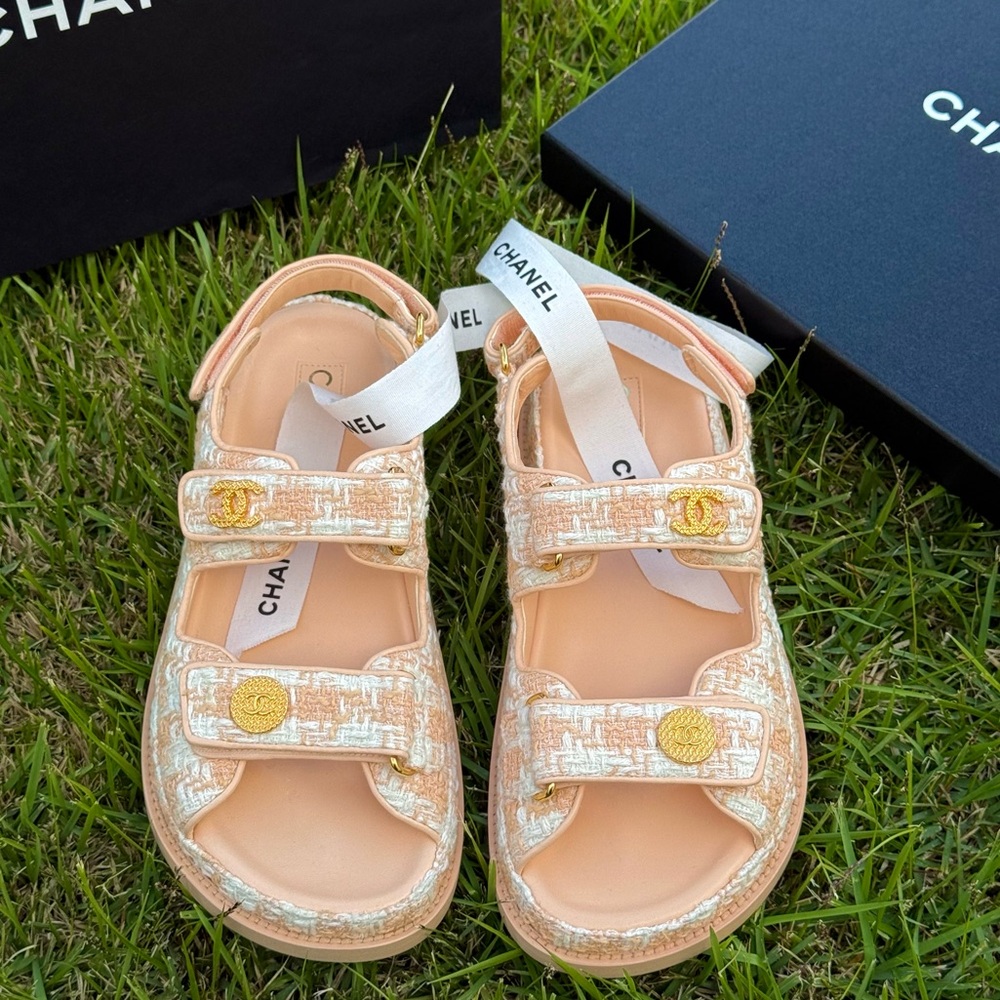 CHANEL Peach Tweed Platform Sandals with Gold CC Hardware - Picture 5 of 9